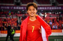 B体育官网-世界级足球赛事，女运动员迸发激情