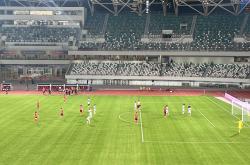 B体育在线-关于球场上的激情之战，场面震撼人心的信息