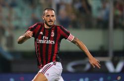 B体育培训-包含AC米兰有意引进博努奇，博努奇未来或将投奔米兰的词条