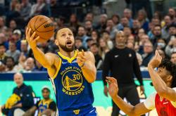 B体育官方-勇士击败开拓者，逆转取胜