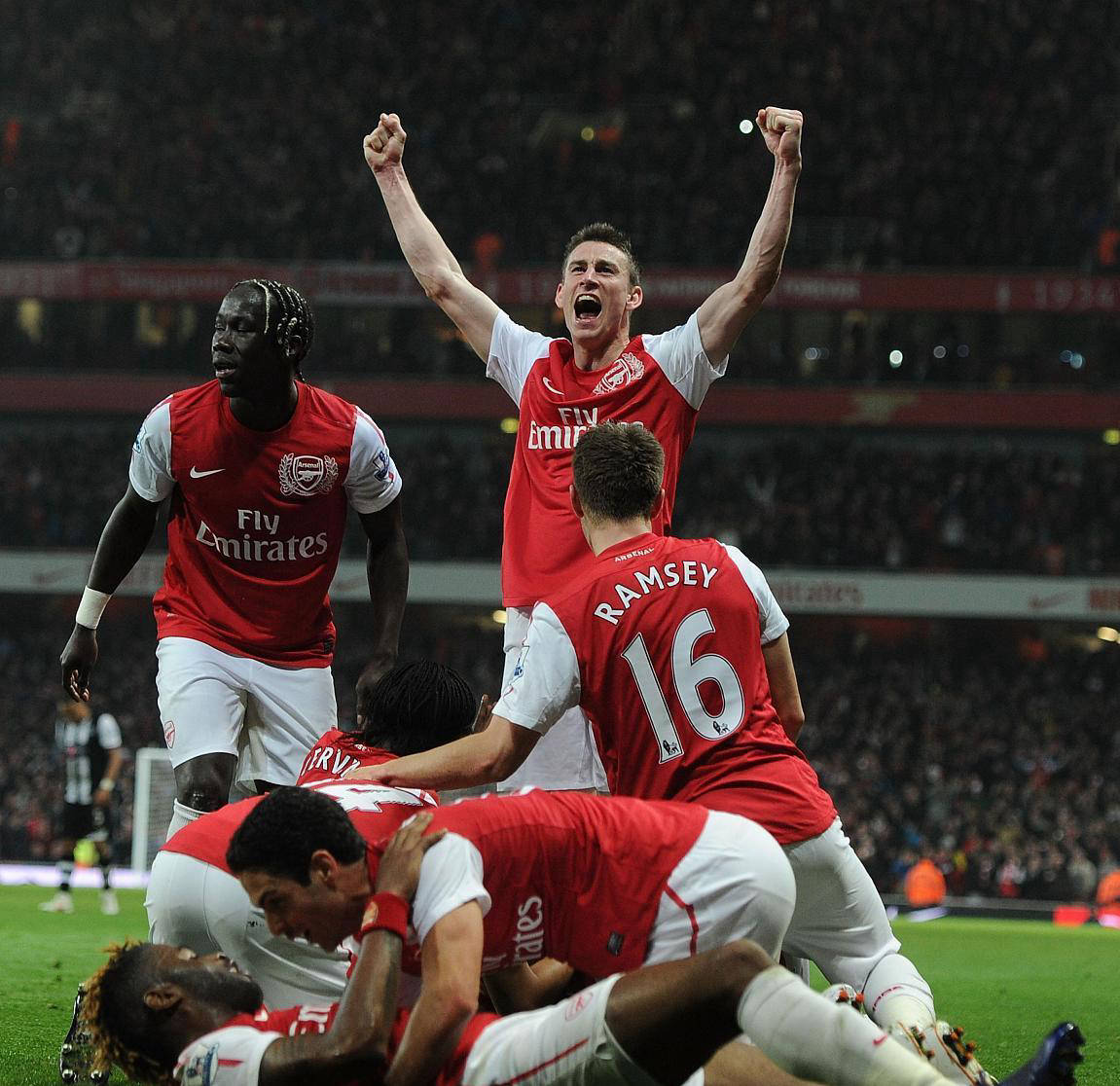 阿森纳主场大胜纽卡斯尔，继续保持领先优势