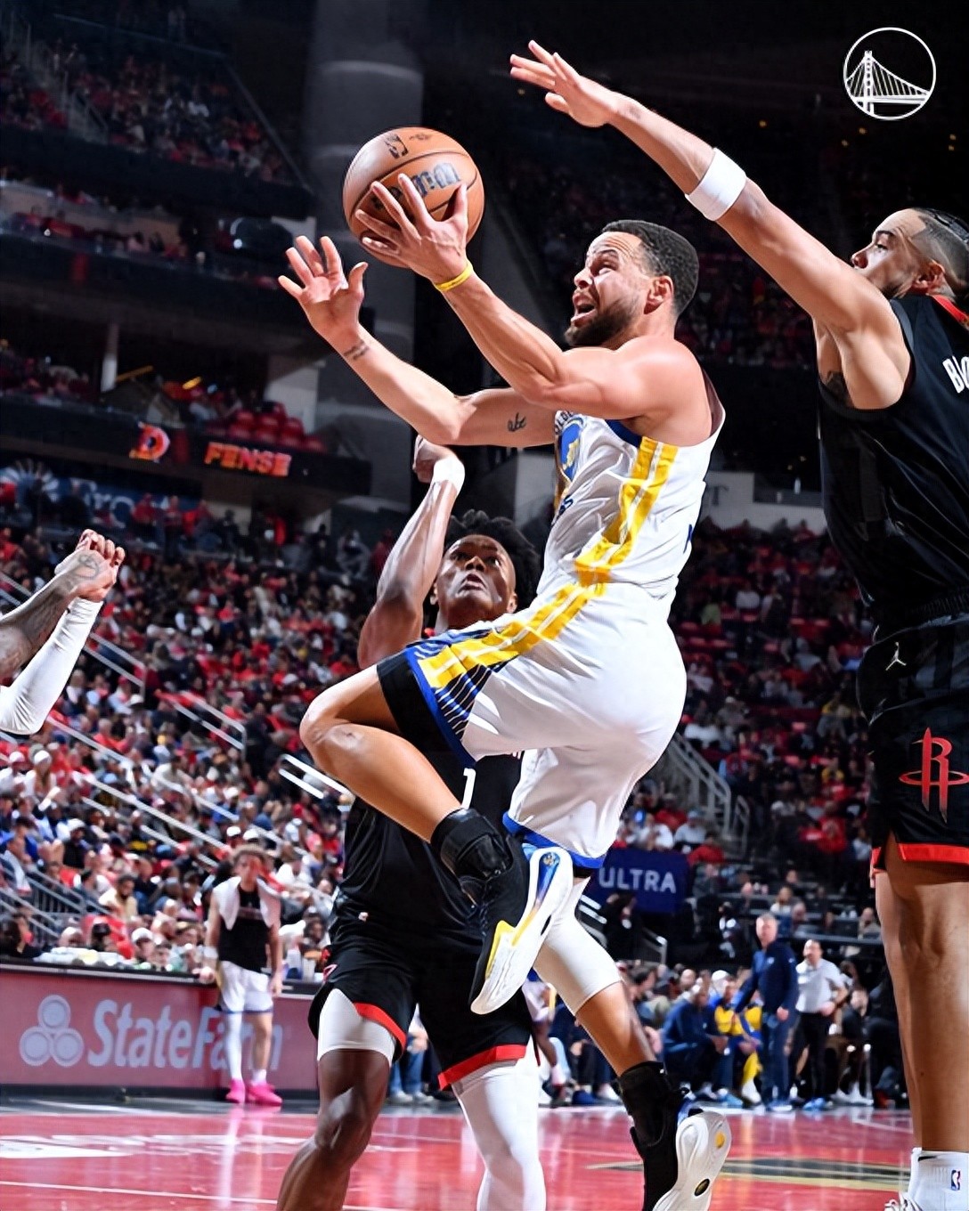 包含勇士主场大胜，库里砍下高效得分帮助球队取胜的词条