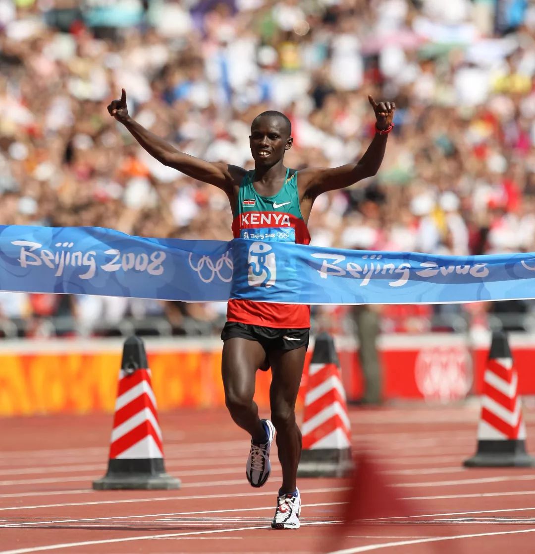 包含罗马尼亚代表团喜迎佳音，获得田径铜牌的词条