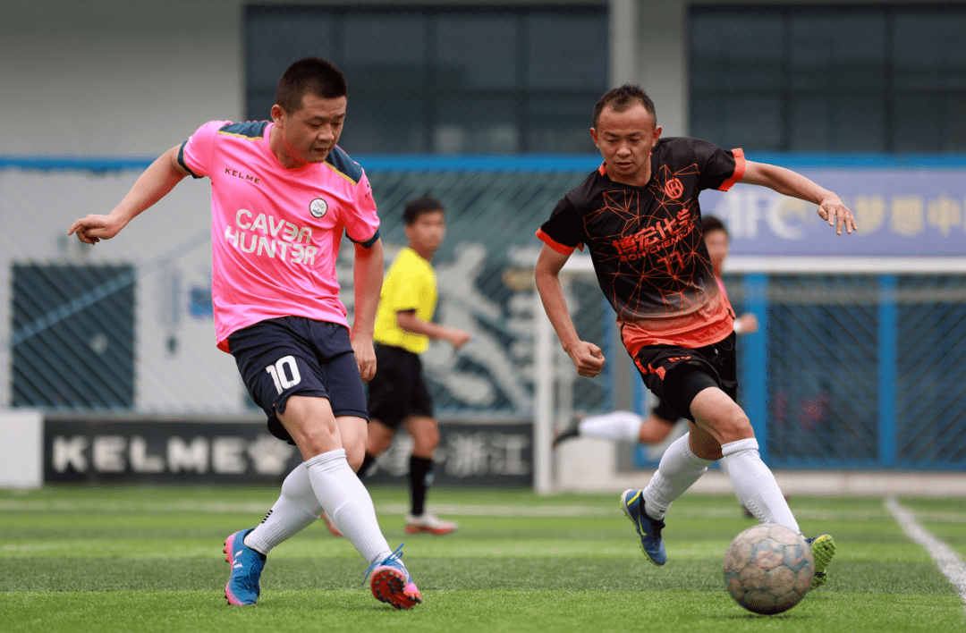 激战正酣，四强对战，请看双方如何过招！的简单介绍