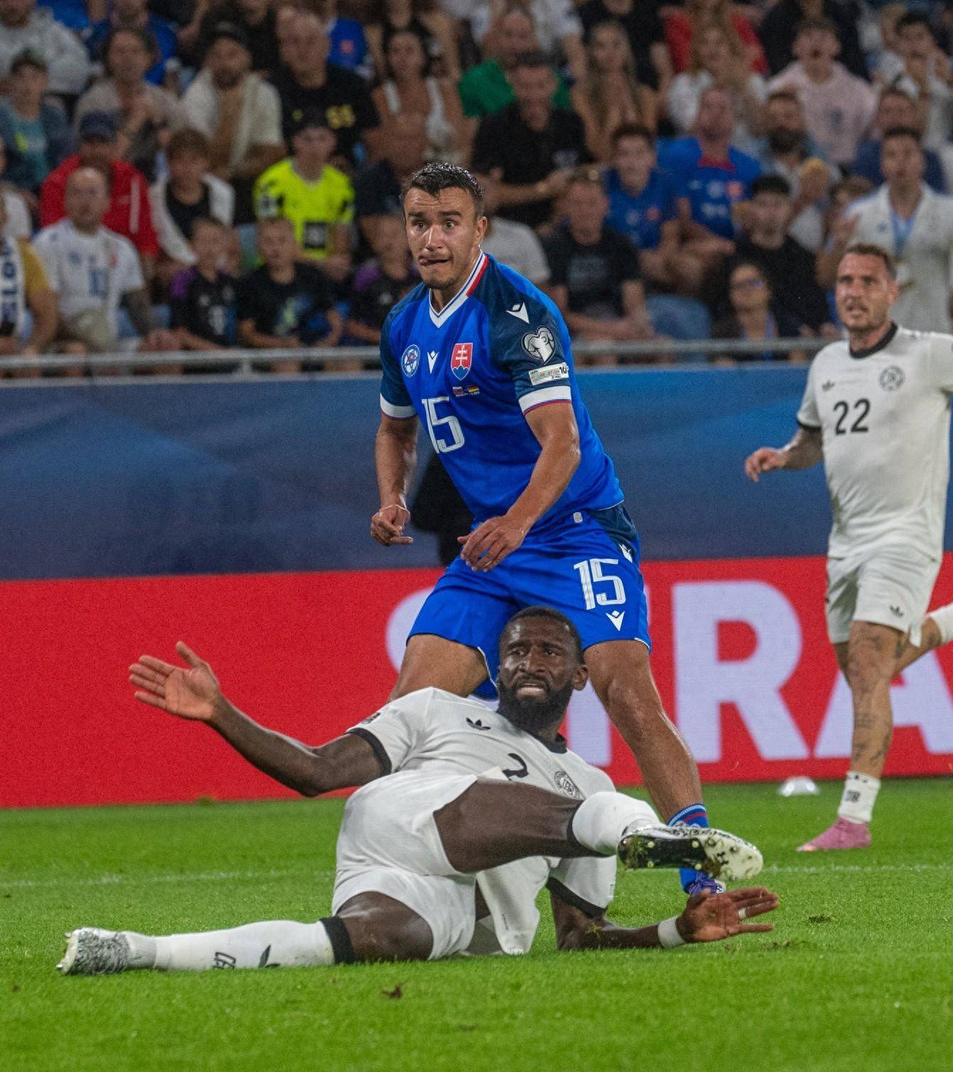 斯洛伐克队备战大战，不畏强手