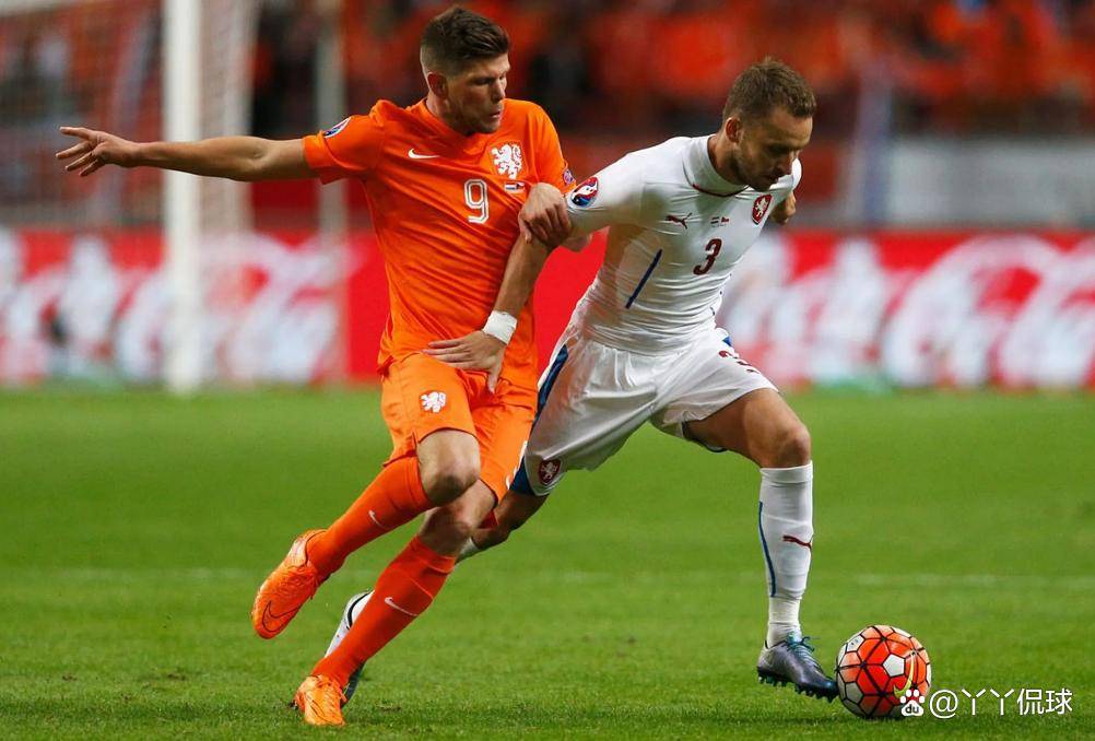 波兰明星球员闪耀赛场，带领球队晋级