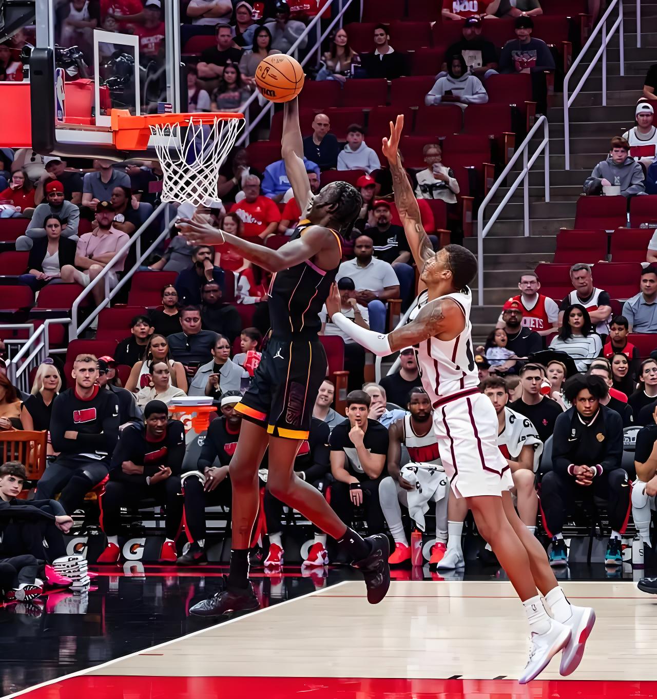 火箭主场不敌开拓者,遭遇两连败 火箭主场不敌开拓者,遭遇两连败