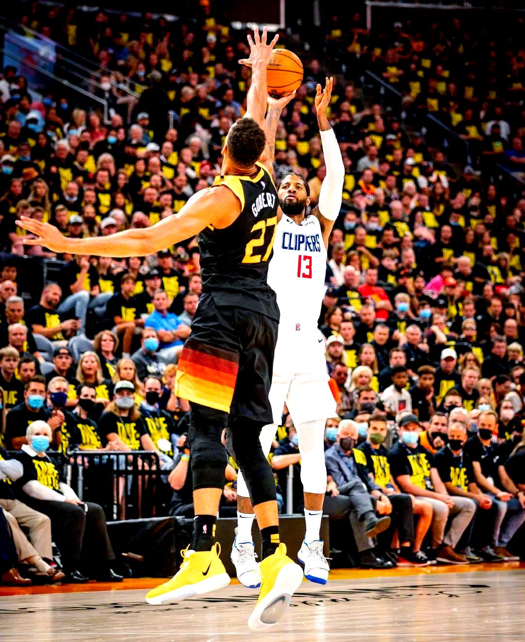 包含快船赢得刺激胜利，小卡表现抢眼的词条