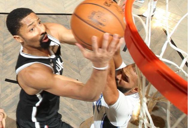 篮网队击败魔术队实现三连胜