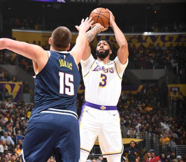 前锋名利双收,积极备战 前锋名利双收,积极备战