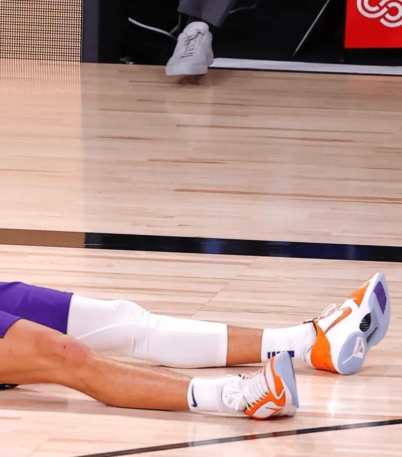 太阳胜快船，布克20投15中的简单介绍