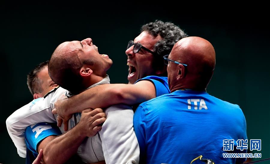 西班牙选手在击剑赛中冠军夺取